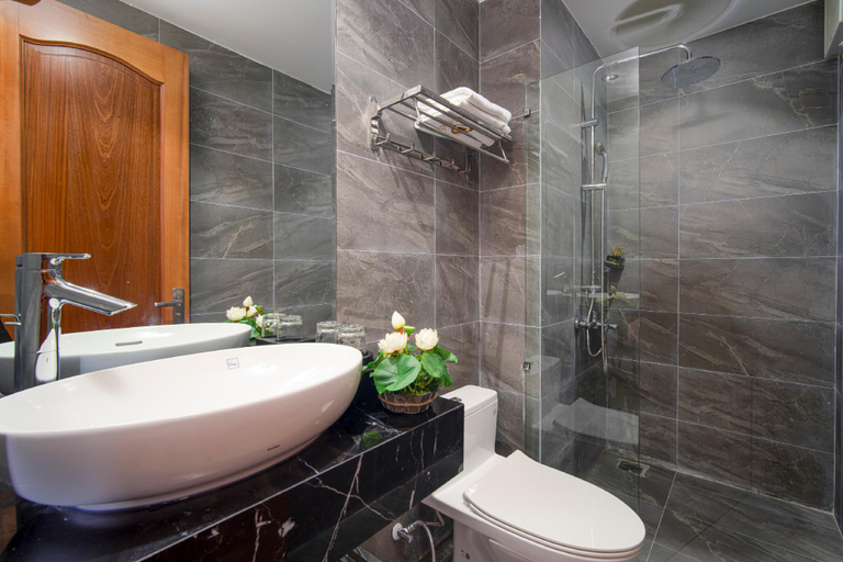 Bathroom 4, Sea Wind Hotel, Da Nang