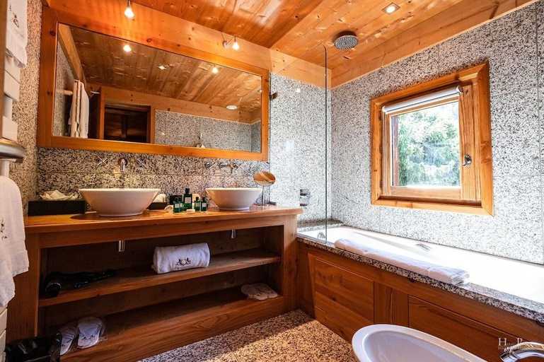 Bathroom 5, Fer a Cheval, Haute-Savoie