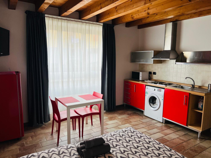 Others 4, Casa Cleopatra II, Bergamo