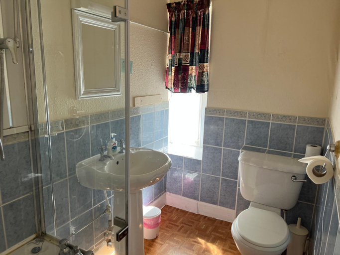 Bathroom 2, Strathpeffer Hotel, Highland