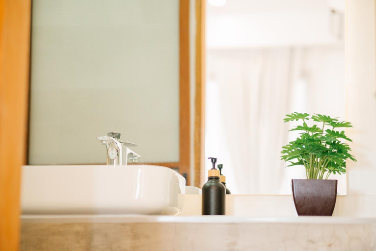 Bathroom 3, Ursula Beach Club, El Nido