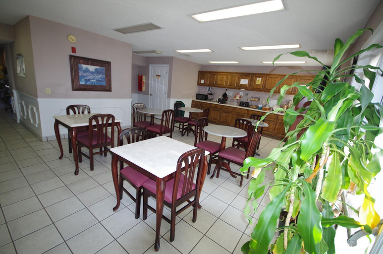Food & Drinks 5, American Motel - Lenoir, Caldwell