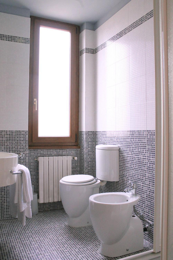 Bathroom 2, Hotel Oasi, Alessandria