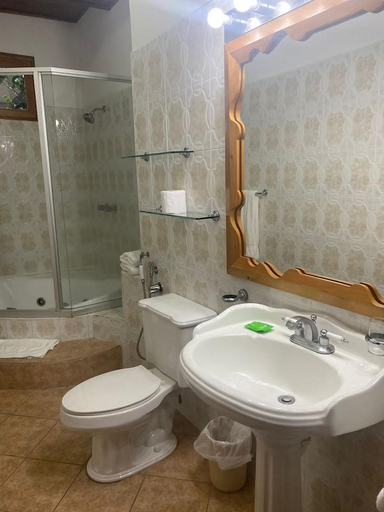 Bathroom 3, Hotel Dos Rios, Bugaba
