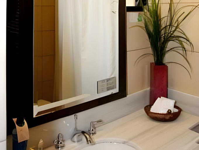 Bathroom 5, Camino Real Tikal, Flores