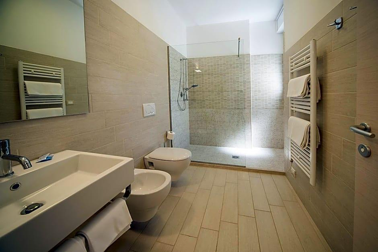 Bathroom 4, Hotel Elite, Ravenna