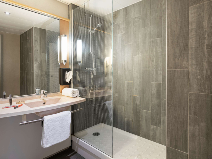 Bathroom 4, ibis Metz Woippy, Moselle