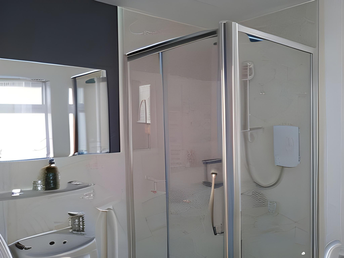 Bathroom 2, Abbey Bed and Breakfast, Derry and Strabane