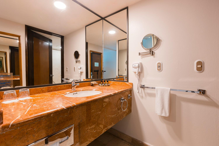 Bathroom 5, Azul Ixtapa All Inclusive Beach Resort ConventionC, José Azueta
