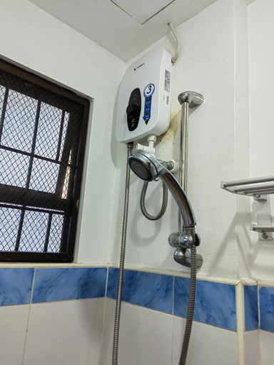 Bathroom 5, YellowPad Hotel (SM-Eco), Davao City
