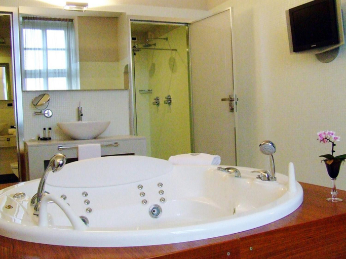 Bathroom 4, Montaldo Castle & Resort, Torino