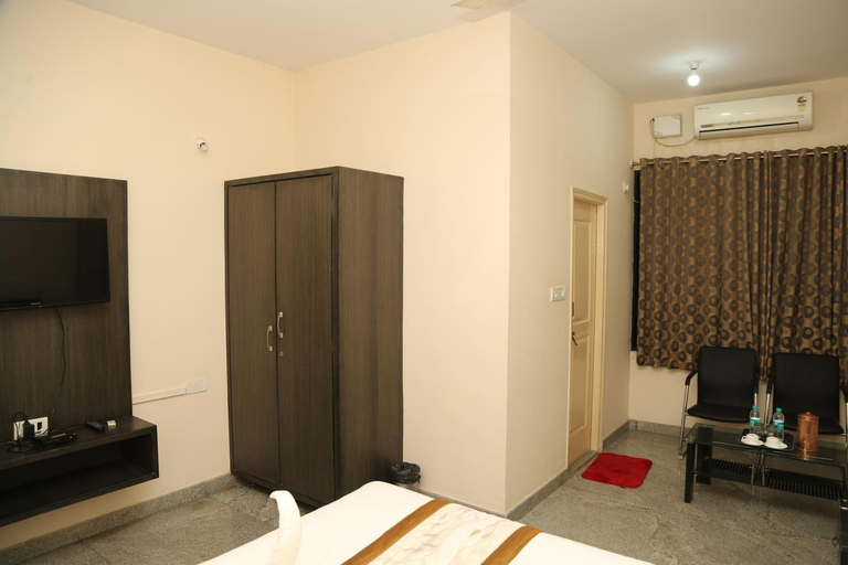 Bedroom 2, Soundarya Hotel, Bangalore