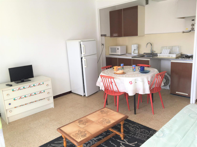 Others 5, Grand studio avec terrasse proche du port de Saint Cyprien -3RM168, Pyrénées-Orientales