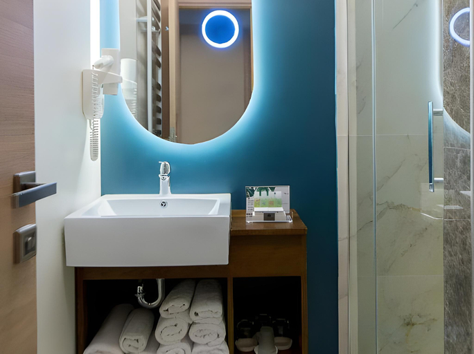 Bathroom 4, Oxford Hotel-NEW, Constanta