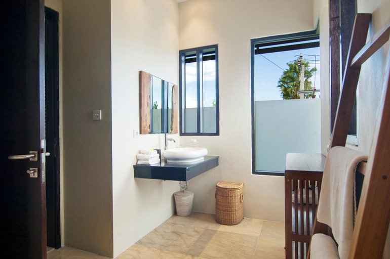 Bathroom 2, VILLA 2 BR , quiet & central, Seminyak Petitenget, Badung
