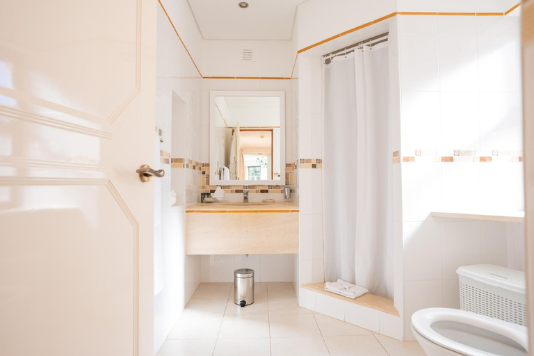 Bathroom 5, Four Seasons Vilamoura Hotel, Loulé