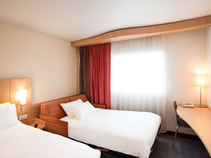 Bedroom 3, ibis Metz Woippy, Moselle