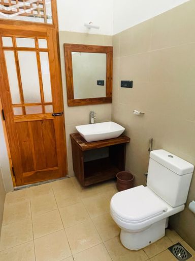 Bathroom 4, River Cottage, Wellawaya