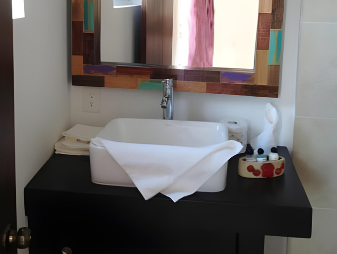 Bathroom 3, El Fuerte Beach Resort, Othón P. Blanco