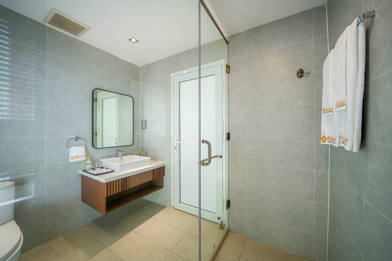 Bathroom 5, Palace Long Hai Resort, Long Điền