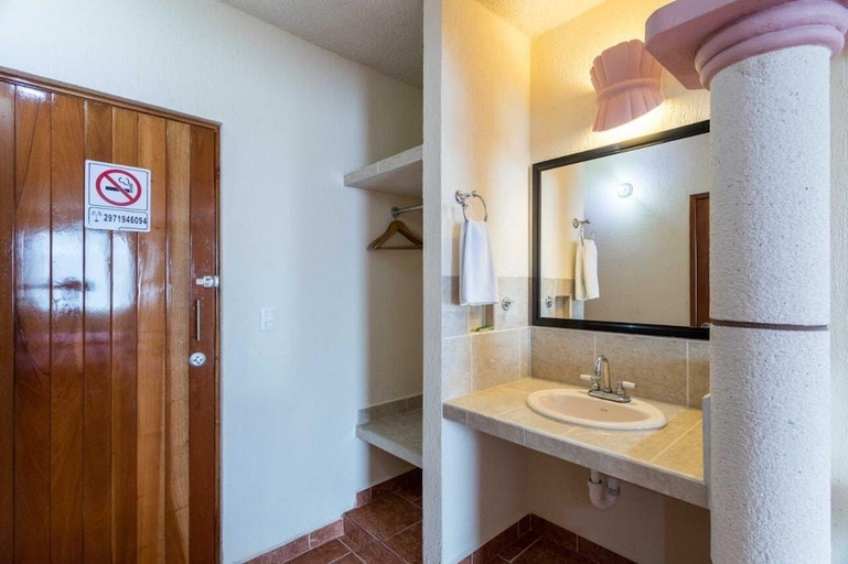 Bathroom 4, Soy Local Cancun, Isla Mujeres