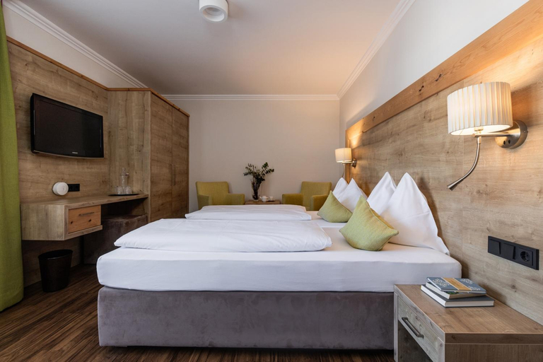 Bedroom, Hotel Sonnegg, Zell am See