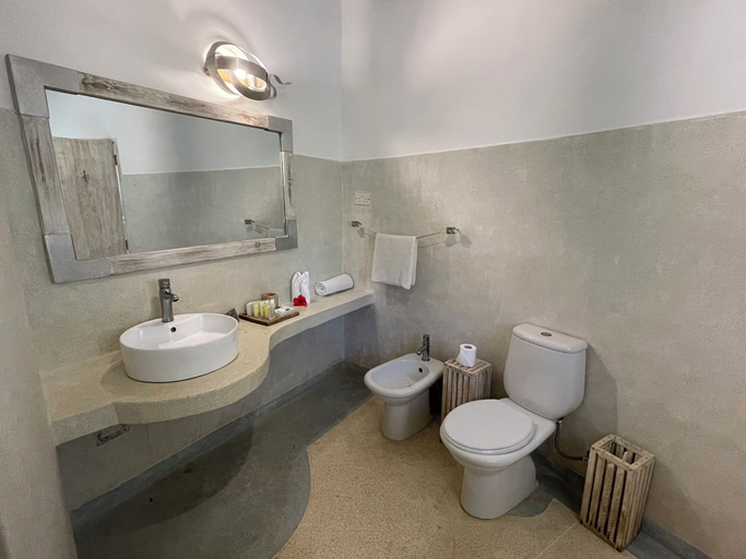 Bathroom 5, Mawe Zuri Resort, Kilifi North