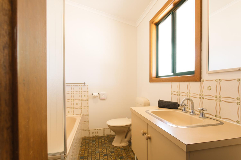 Bathroom 5, Cowell Foreshore Caravan Park, Franklin Harbour