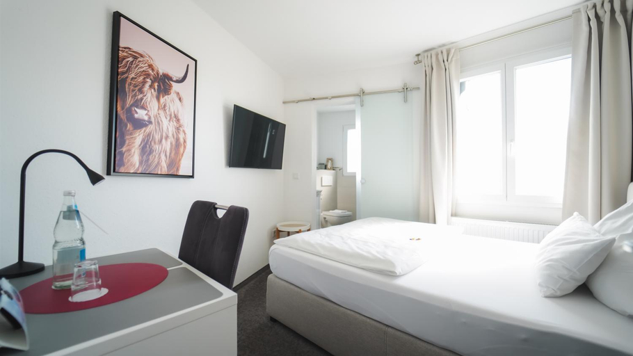 Bedroom 2, Hotel Konig, Remscheid