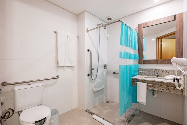 Bathroom 4, SLIM Curitiba Av. das Torres, Curitiba