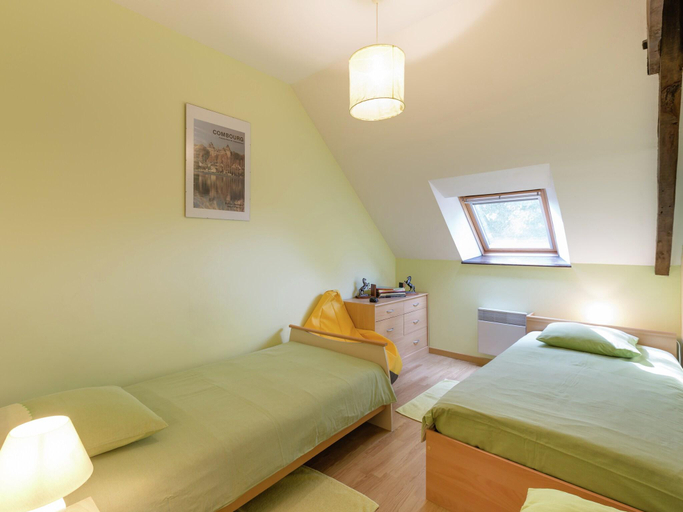 Bedroom 2, Family Home in Bonnemain with terrace, Ille-et-Vilaine