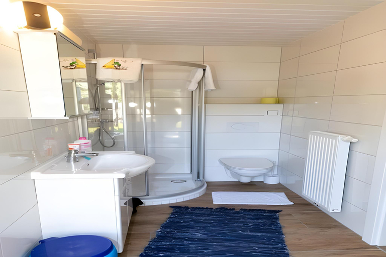 Bathroom, Bungalow by Lake Ossiach with Mountain Views, Feldkirchen