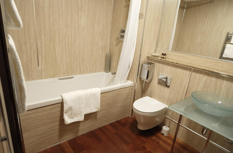 Bathroom 3, The Mansefield Hotel, Moray