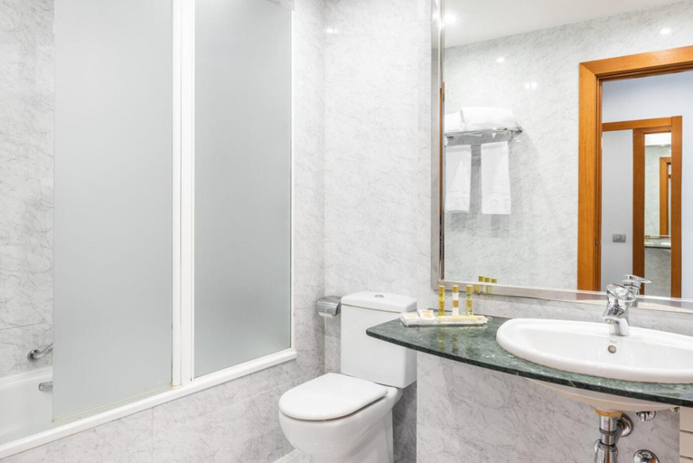 Bathroom 2, Eurostars Atlantico, A Coruña