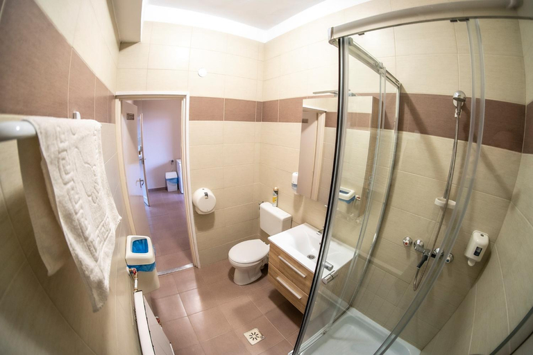 Bathroom 2, Hotel Dzsungel, Nyíregyháza