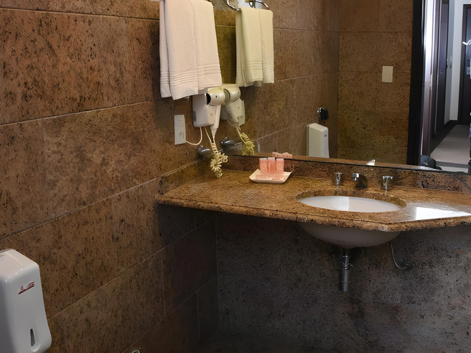 Bathroom 5, Lancaster Hotel by Castelo Itaipava, Curitiba