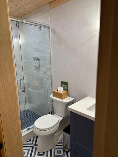 Bathroom 4, Haliburton Post House, Haliburton