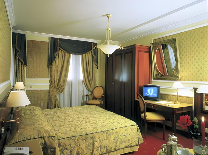 Bedroom 2, Hotel Champagne Palace, Rome