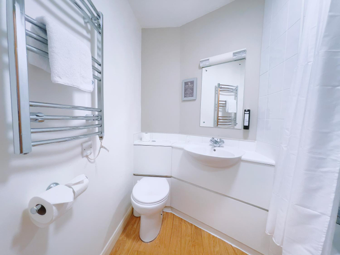 Bathroom 4, Corner House Hotel, Somerset