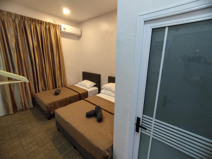 Bedroom 2, Nafeeza Roomstay, Besut