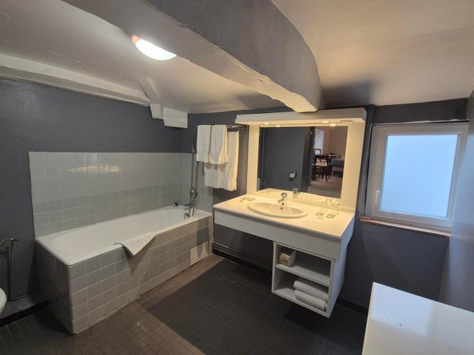 Bathroom 3, Hotel Saint Jean, Saône-et-Loire