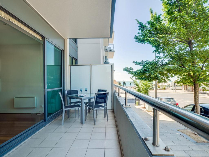 Others 4, Waterfront (Yarra St) by Gold Star Stays, Geelong