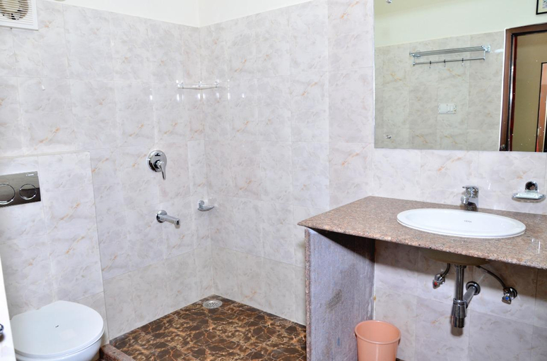 Bathroom, Hotel RDB Palace, Jaipur