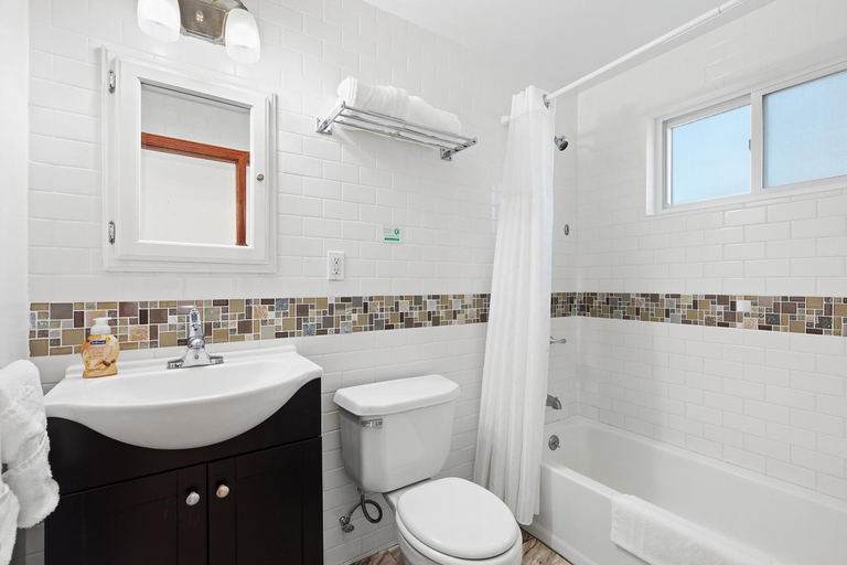 Bathroom 2, Bay Watch Hotel and Marina, Suffolk