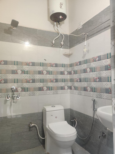 Bathroom, TSR Inn By Xplore Mantra Hotel and Cafe, Nagtibba, Tehri Garhwal