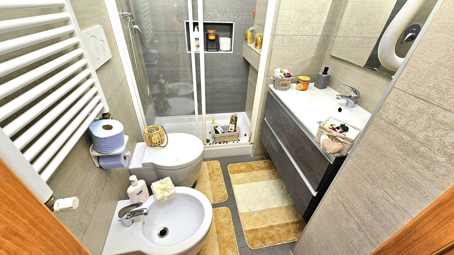 Bathroom 5, A Casa Simpatia Roma, Rome