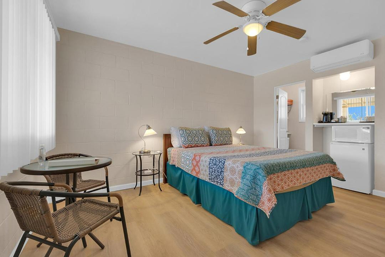 Bedroom 2, Borrego Springs Motel, San Diego
