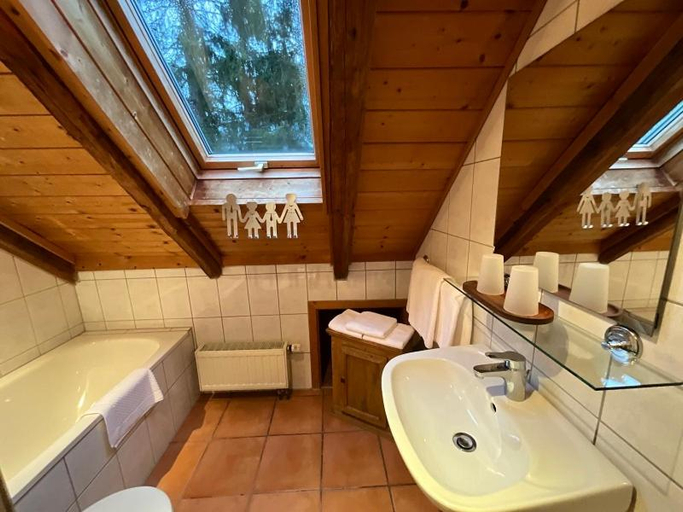 Bathroom, Landhotel Schwarzhof, Kulmbach