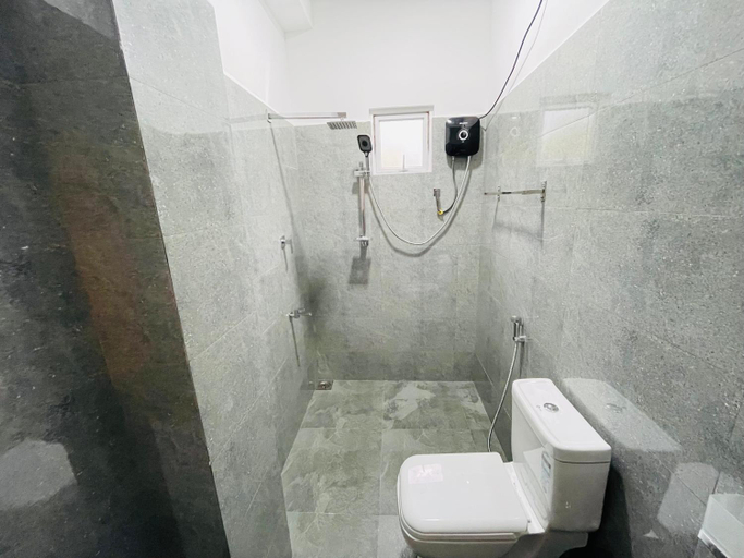 Bathroom 3, Kanthi Holiday Rest Homestay, Weligama