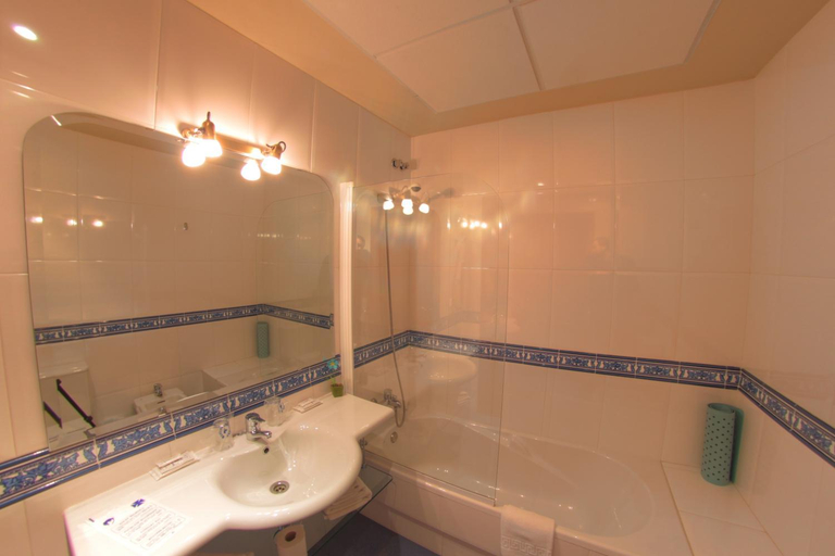 Bathroom 4, Hotel Avenida, Jaén